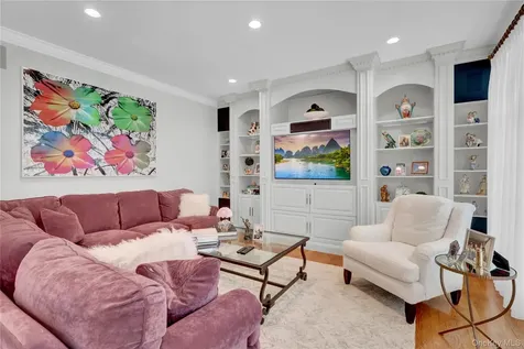 15 Pironi Court Woodbury NY 11797