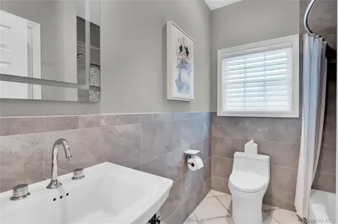 15 Pironi Court Woodbury NY 11797