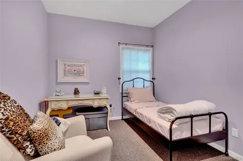 15 Pironi Court Woodbury NY 11797