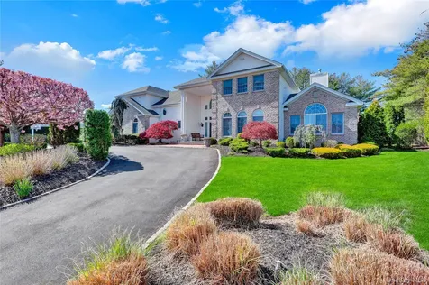 15 Pironi Court Woodbury NY 11797