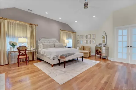 15 Pironi Court Woodbury NY 11797