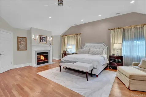 15 Pironi Court Woodbury NY 11797