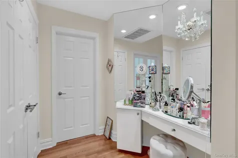 15 Pironi Court Woodbury NY 11797