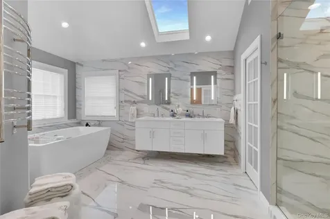 15 Pironi Court Woodbury NY 11797