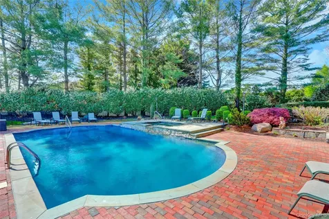 15 Pironi Court Woodbury NY 11797