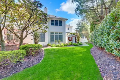 15 Pironi Court Woodbury NY 11797