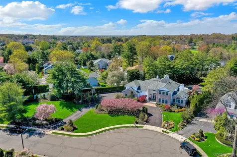15 Pironi Court Woodbury NY 11797