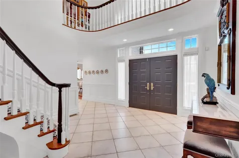 15 Pironi Court Woodbury NY 11797