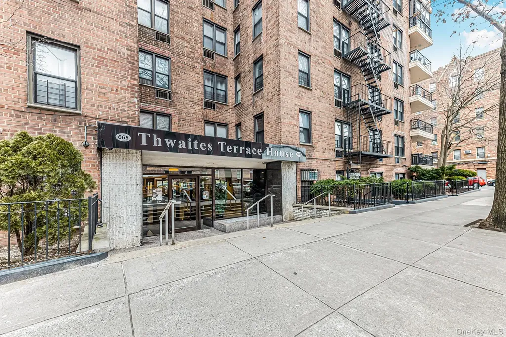 665 Thwaites Place Bronx NY 10467