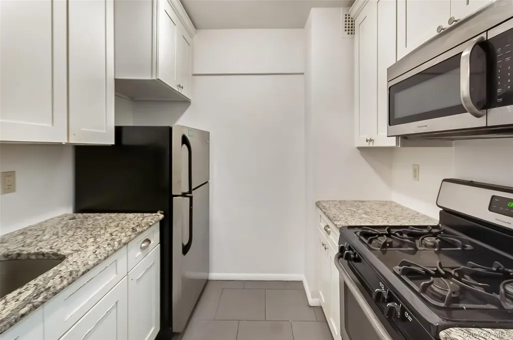 665 Thwaites Place Bronx NY 10467