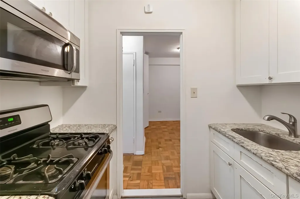 665 Thwaites Place Bronx NY 10467
