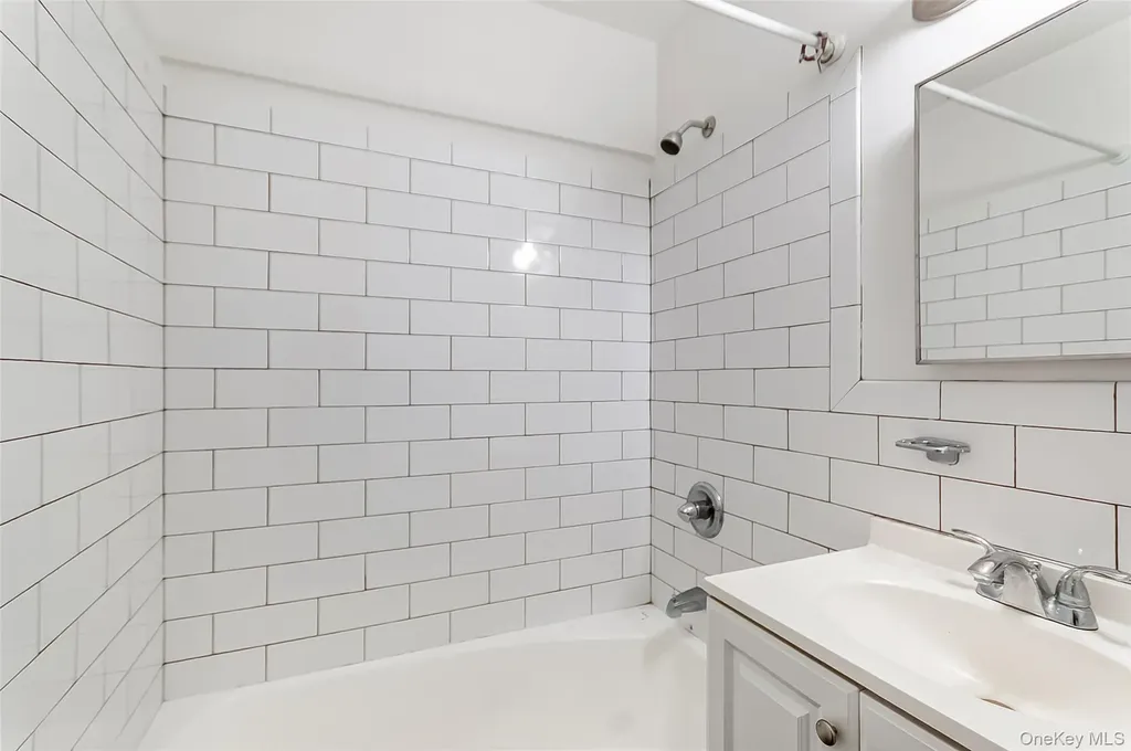 665 Thwaites Place Bronx NY 10467