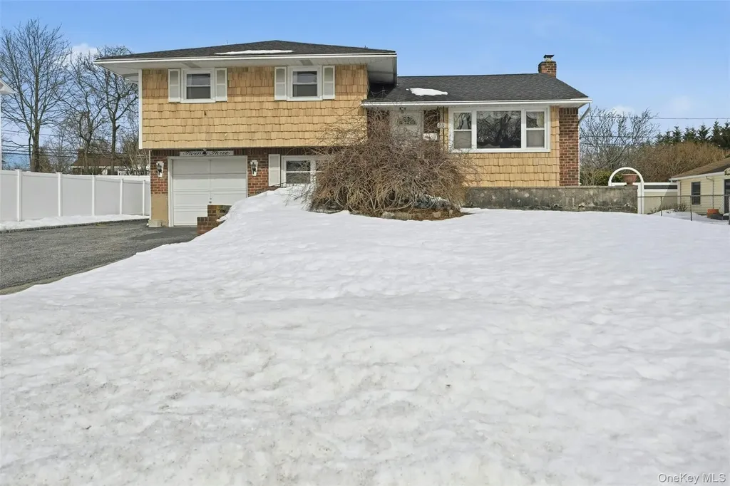 23 Shirley Court Commack NY 11725