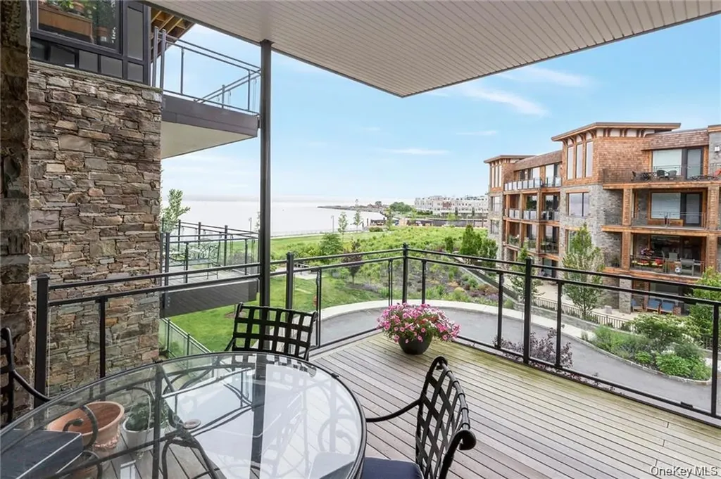 18 Rivers Edge Drive Tarrytown NY 10591