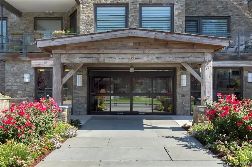18 Rivers Edge Drive Tarrytown NY 10591