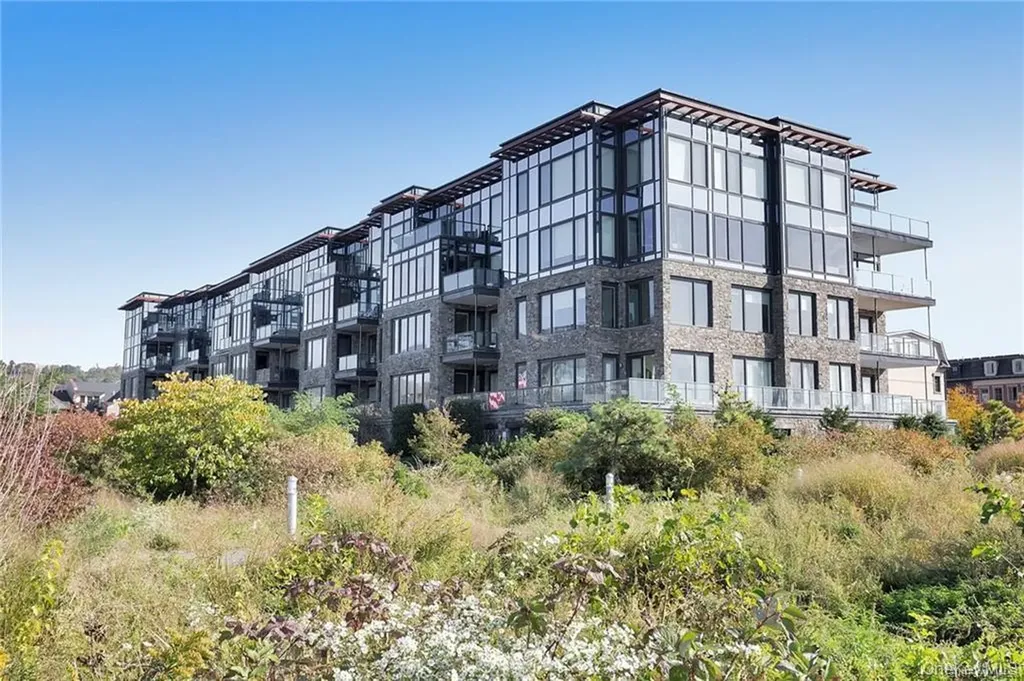 18 Rivers Edge Drive Tarrytown NY 10591
