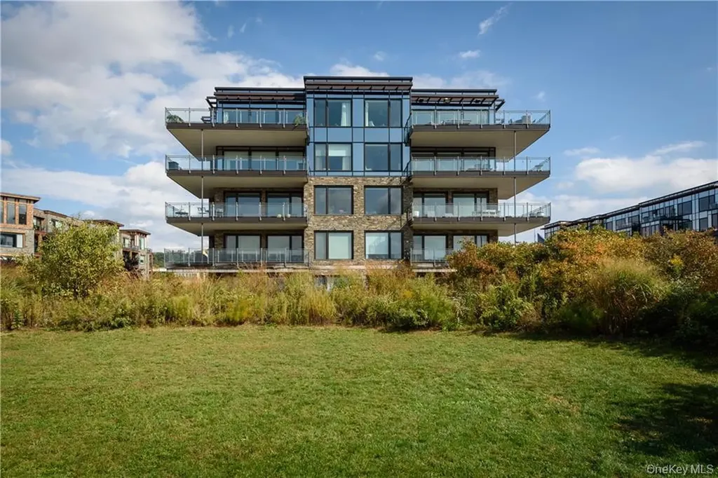 18 Rivers Edge Drive Tarrytown NY 10591