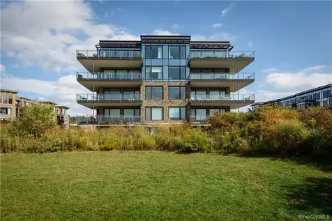 18 Rivers Edge Drive Tarrytown NY 10591