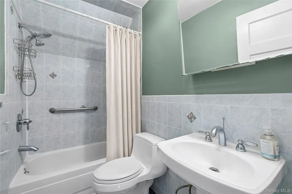 46 Slocum Crescent Forest Hills NY 11375