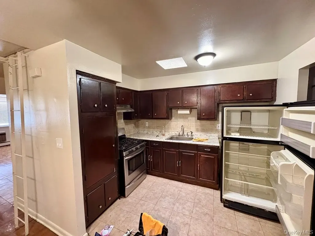 1264 Metcalf Avenue Bronx NY 10472