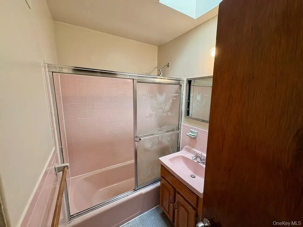 1264 Metcalf Avenue Bronx NY 10472