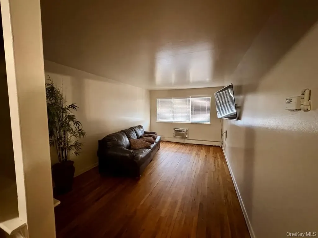 1264 Metcalf Avenue Bronx NY 10472