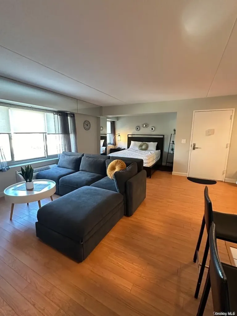 170 W Broadway Street W Long Beach NY 11561