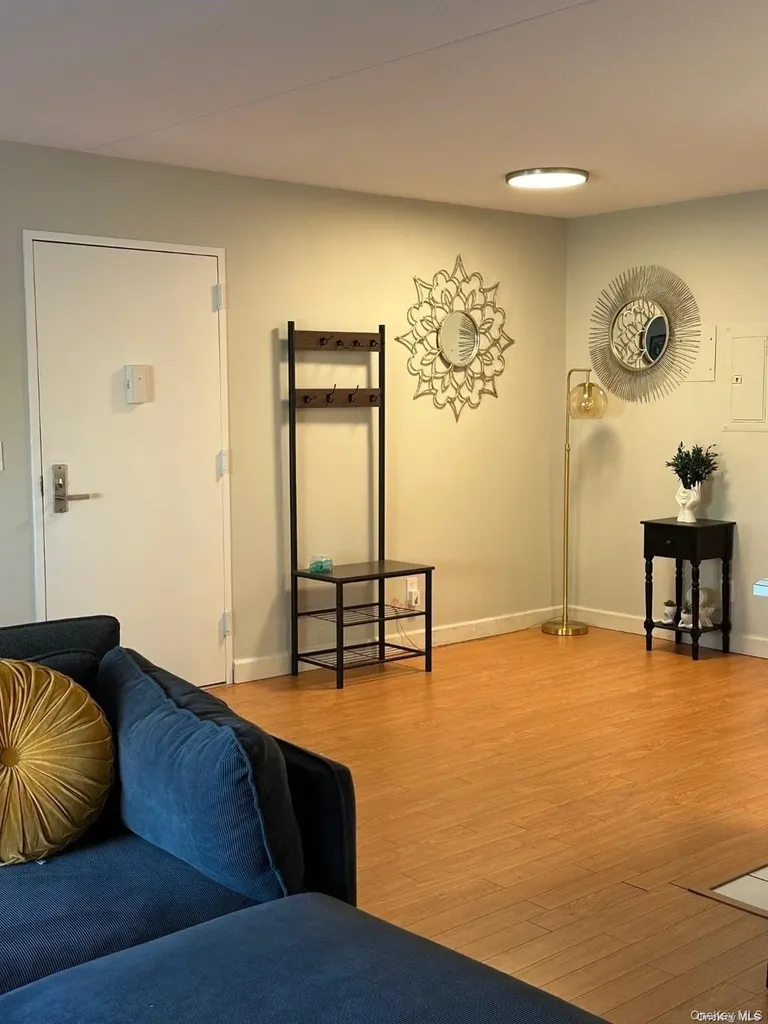 170 W Broadway Street W Long Beach NY 11561