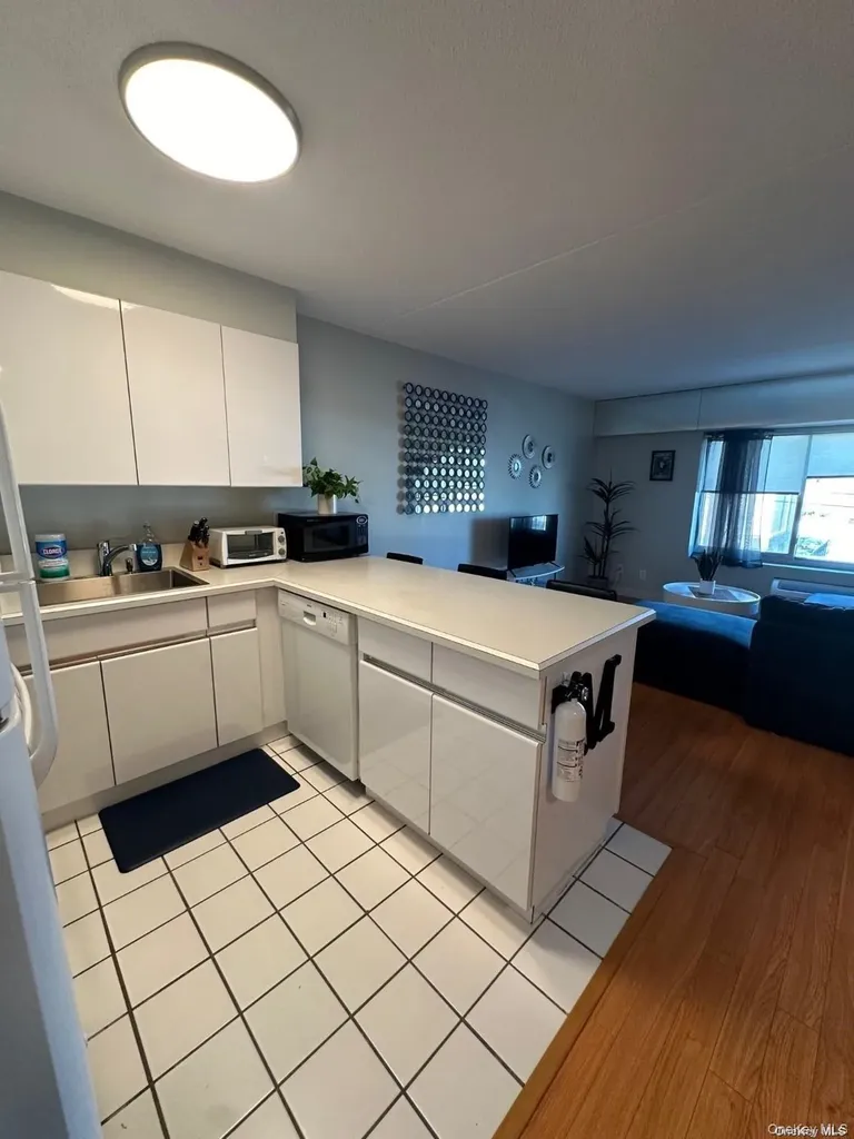 170 W Broadway Street W Long Beach NY 11561