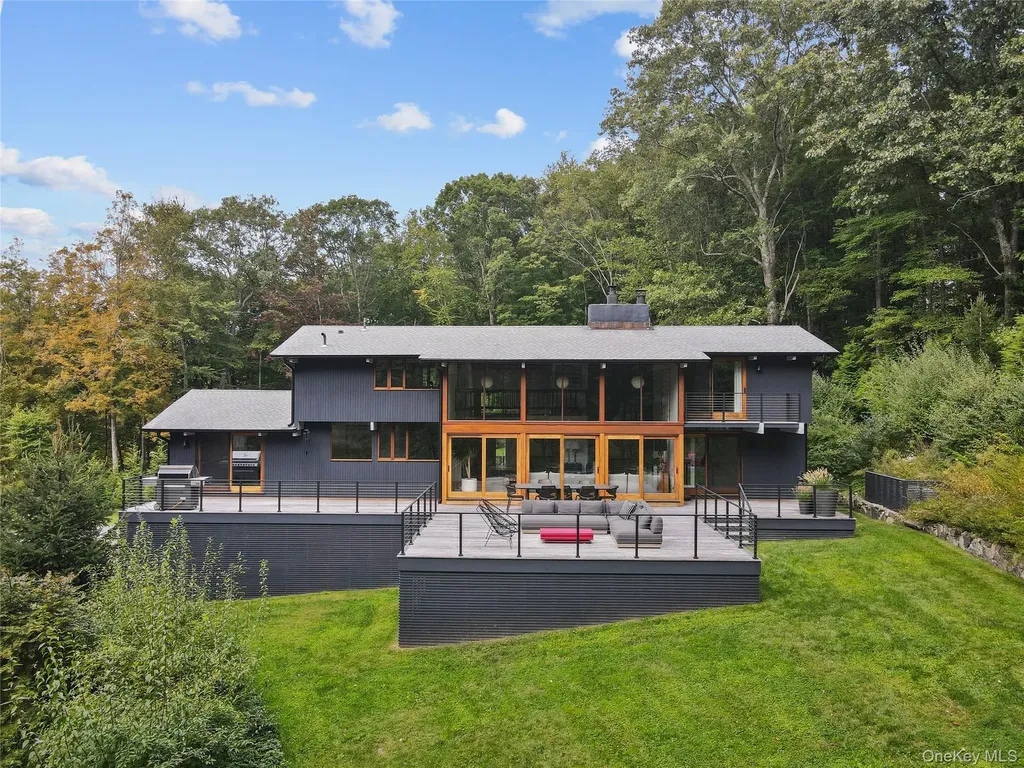 21 Black Spring Road Pound Ridge NY 10576