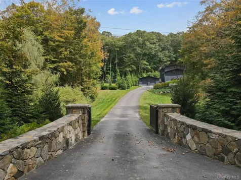 21 Black Spring Road Pound Ridge NY 10576
