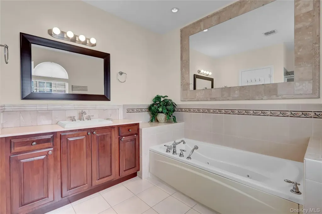 77 Constantine Way Mount Sinai NY 11766