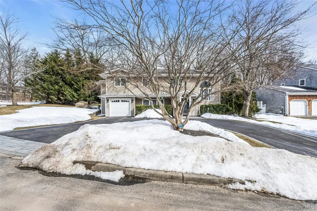 54 Valleywood Road Commack NY 11725