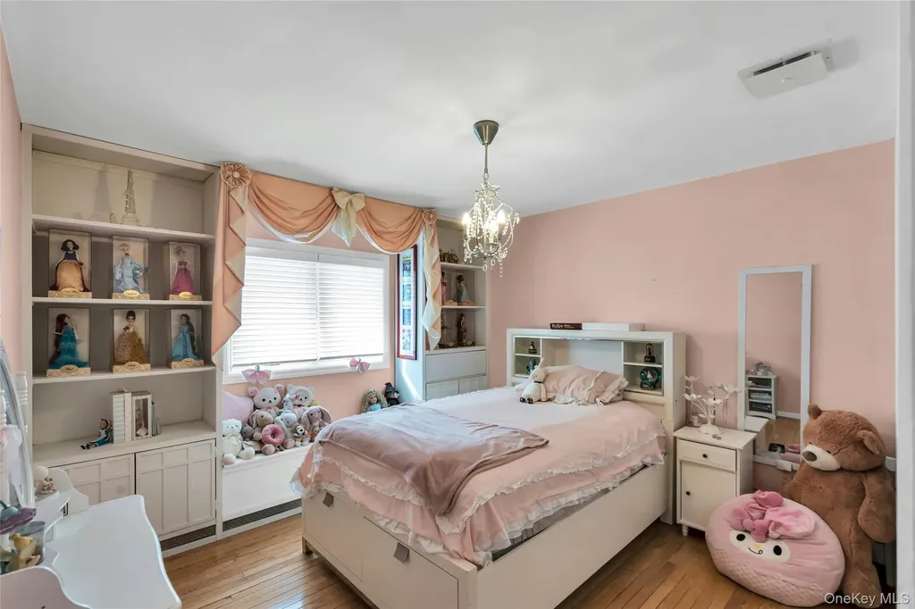 54 Valleywood Road Commack NY 11725