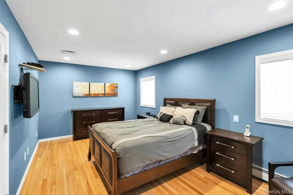 54 Valleywood Road Commack NY 11725
