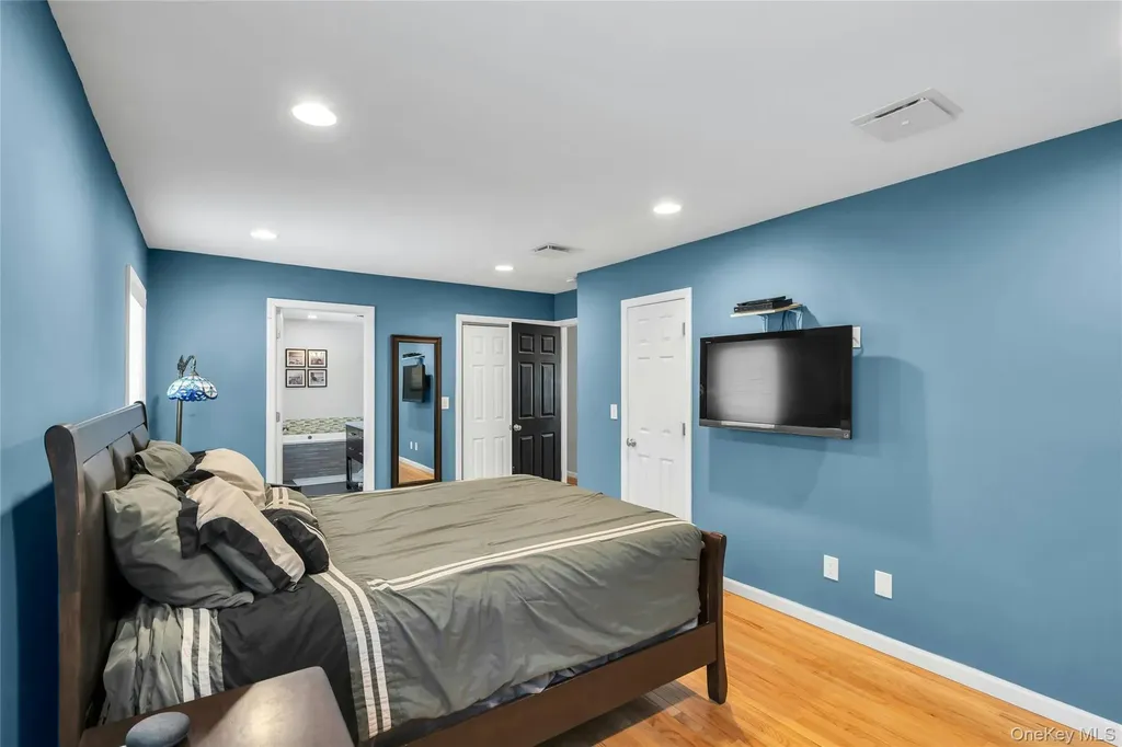 54 Valleywood Road Commack NY 11725