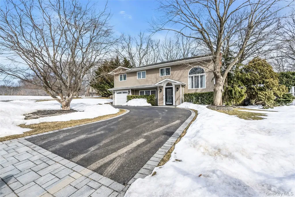 54 Valleywood Road Commack NY 11725