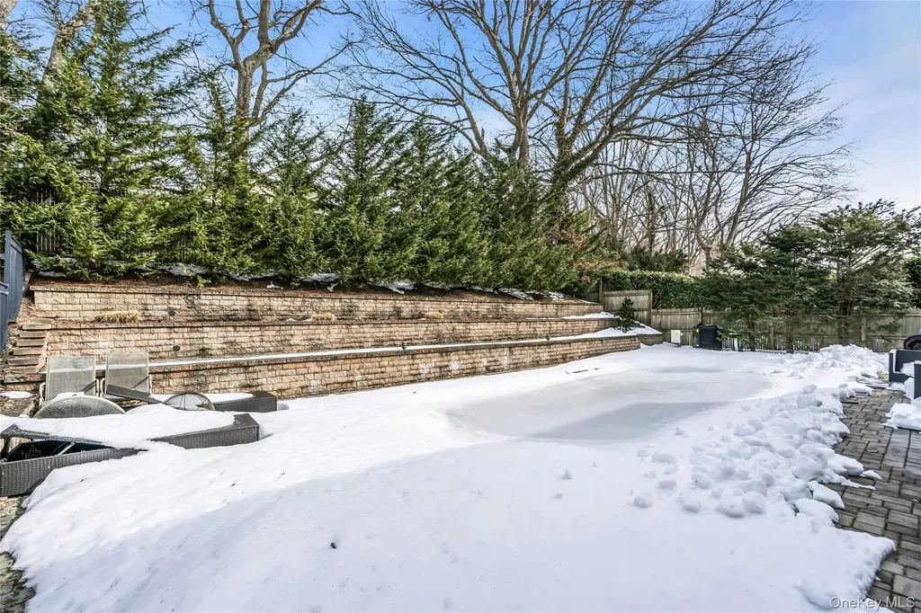54 Valleywood Road Commack NY 11725