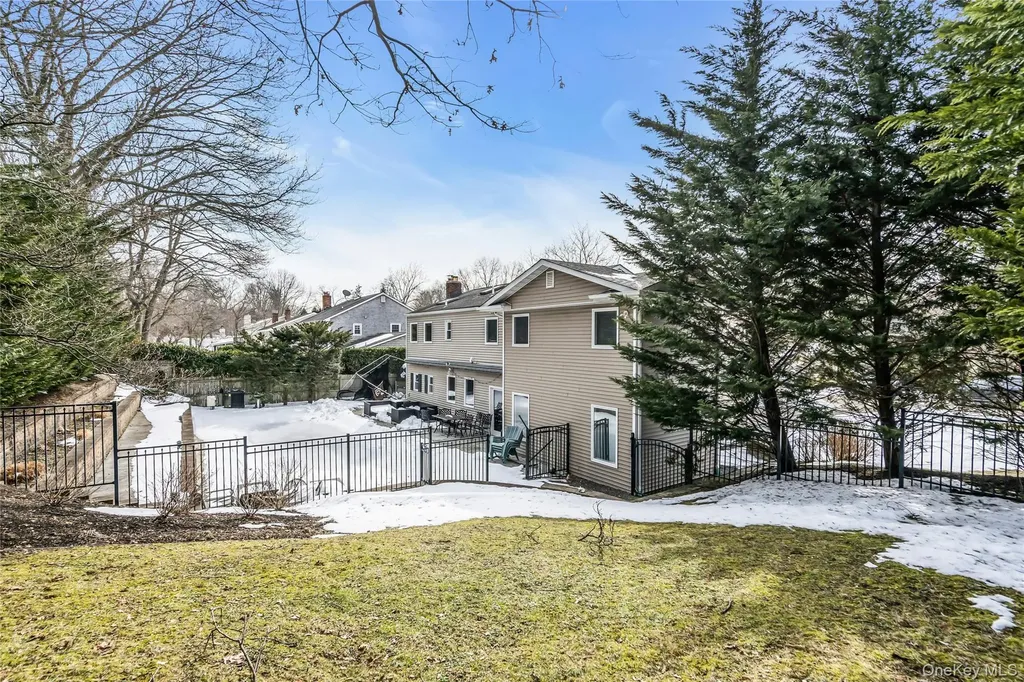 54 Valleywood Road Commack NY 11725