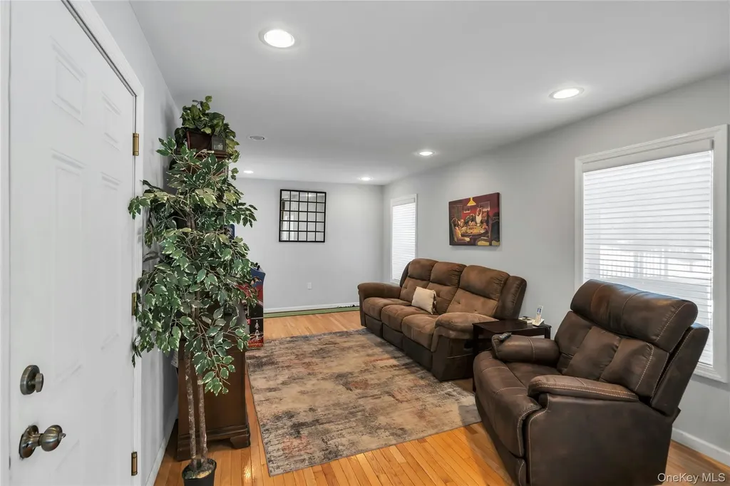 54 Valleywood Road Commack NY 11725