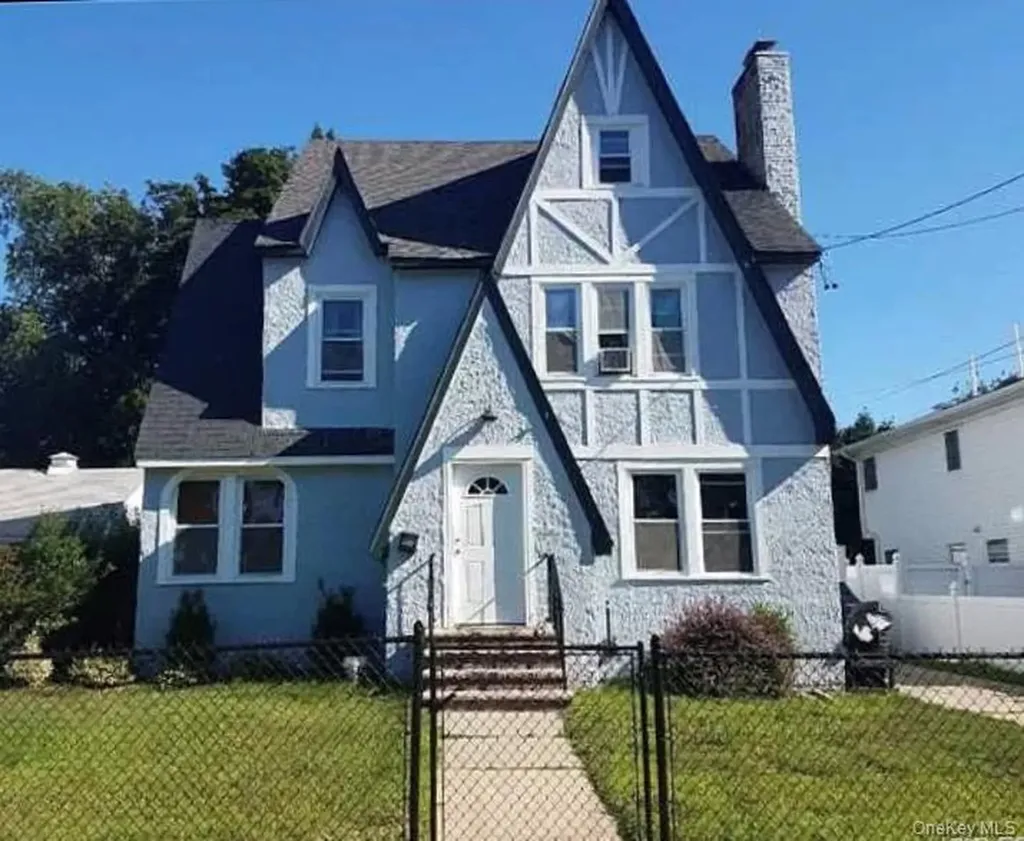 17 Hope Street Hempstead NY 11550