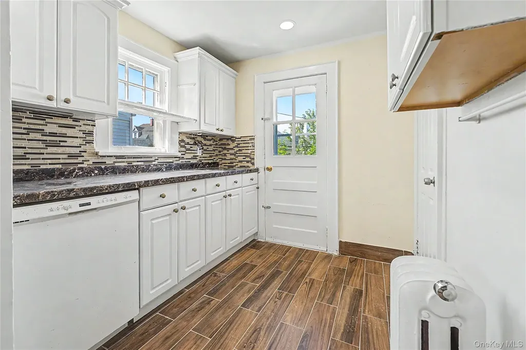 49 Malden Avenue Lynbrook NY 11563