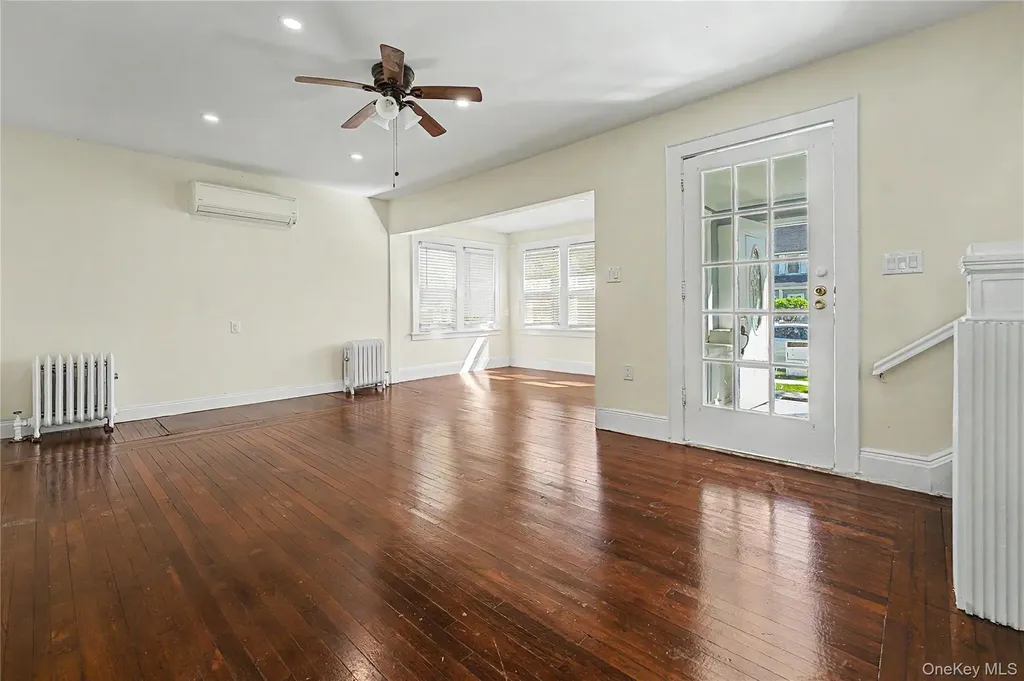 49 Malden Avenue Lynbrook NY 11563