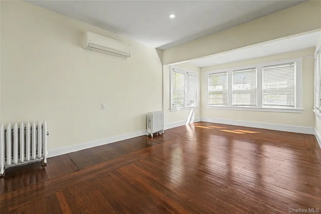 49 Malden Avenue Lynbrook NY 11563