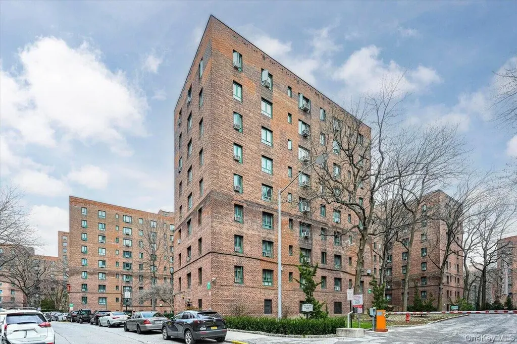 1503 Metropolitan Avenue Bronx NY 10462