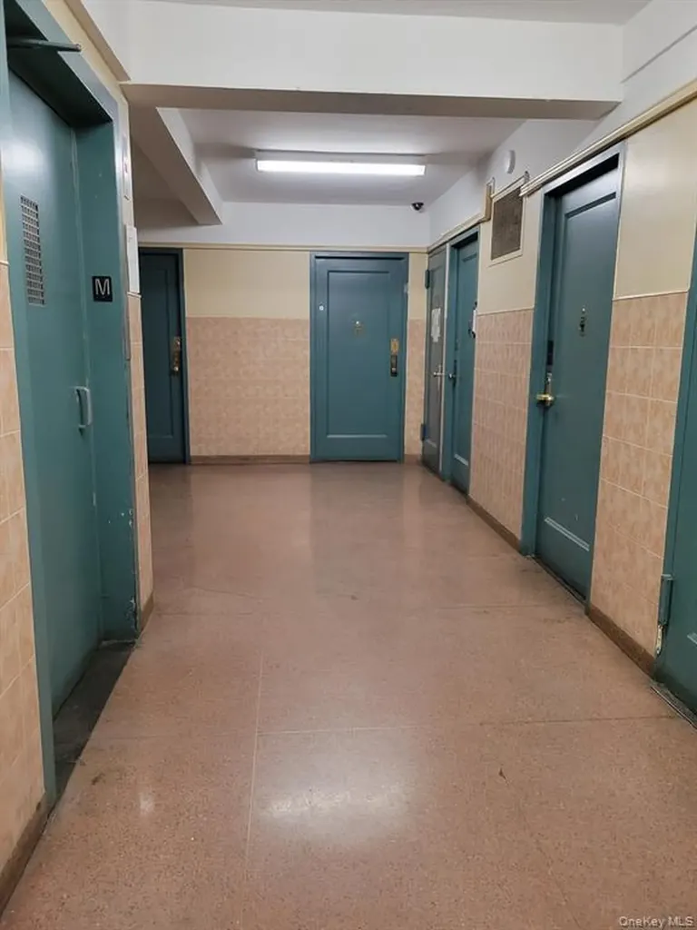 1503 Metropolitan Avenue Bronx NY 10462