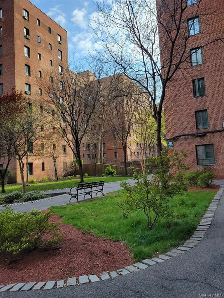 1503 Metropolitan Avenue Bronx NY 10462