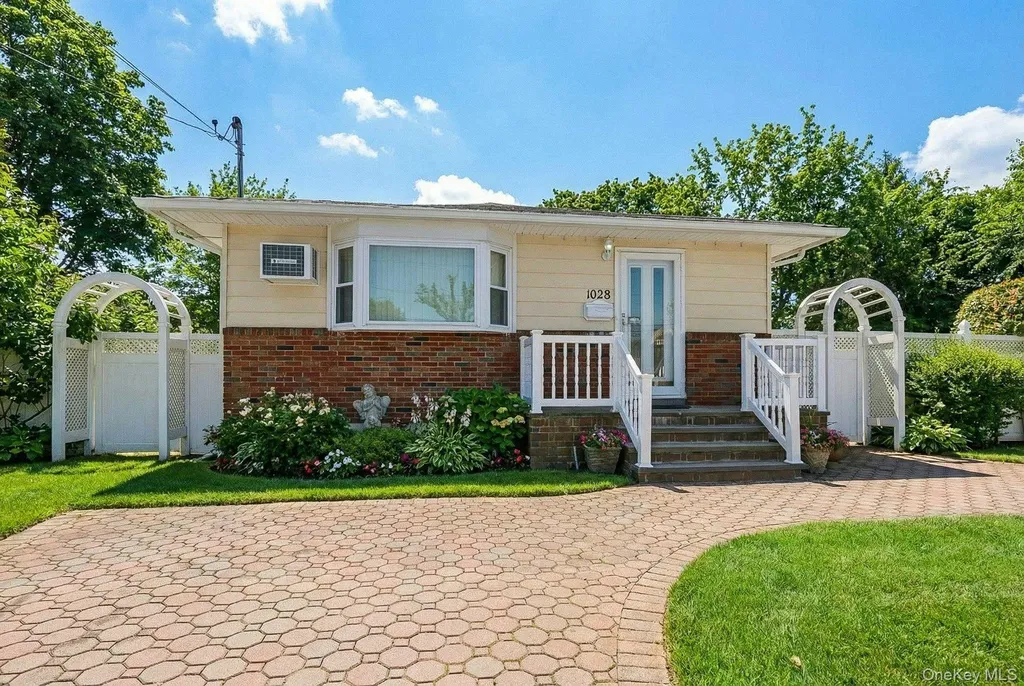 1028 Thomas Avenue Baldwin NY 11510