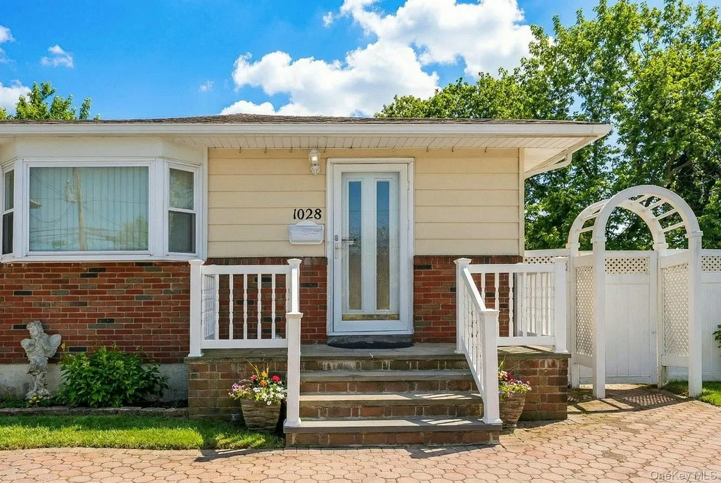 1028 Thomas Avenue Baldwin NY 11510