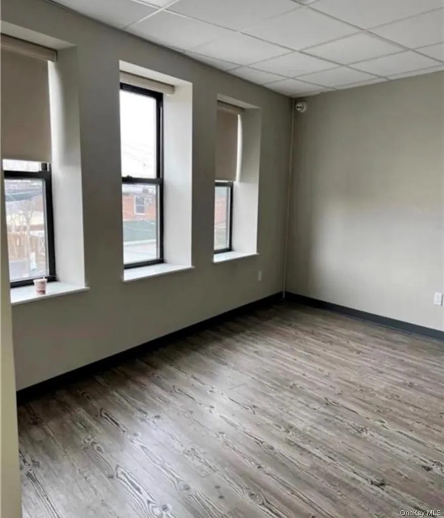 3843 E Tremont Avenue Bronx NY 10465